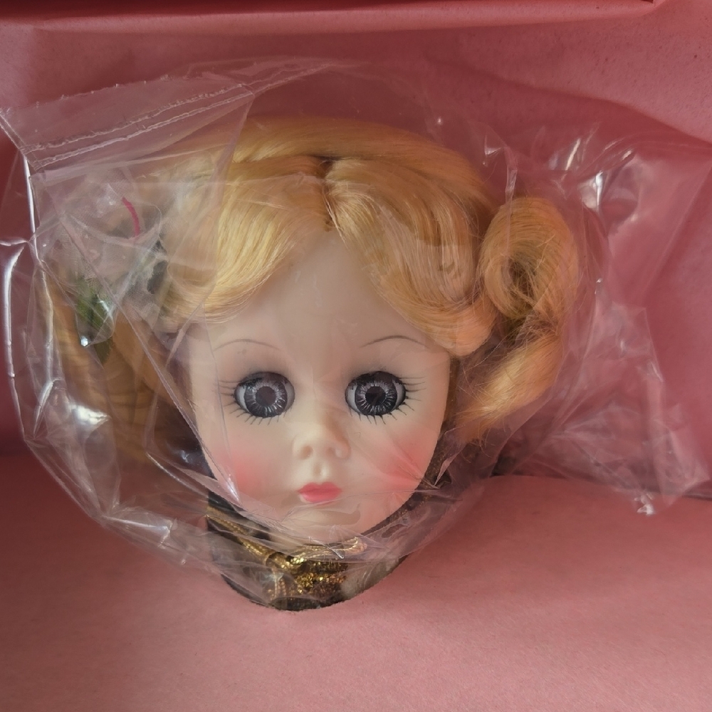 Madame Alexander Martha Johnson Patterson Doll New In Box - Picture 2 of 8